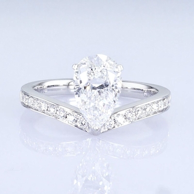 18k Pear Shape White Lab Grown Diamond Ring Princess Design For Gifts For Party
